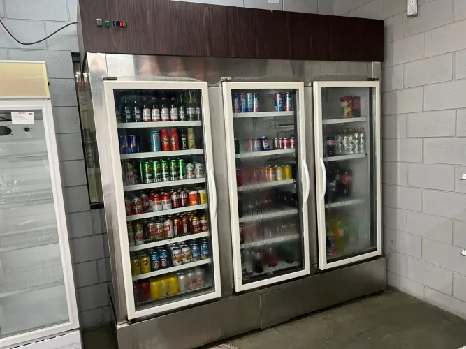 Expositor Inox 3 Portas de Vidro - Motor Revisado e Gás Novo 