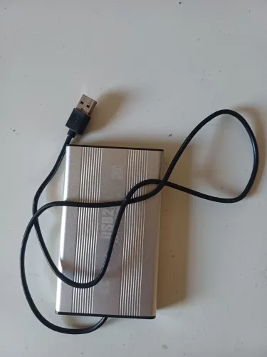 Vendo HD externo de 1 TB . Com alguns jogos de ps3 instalados ja.