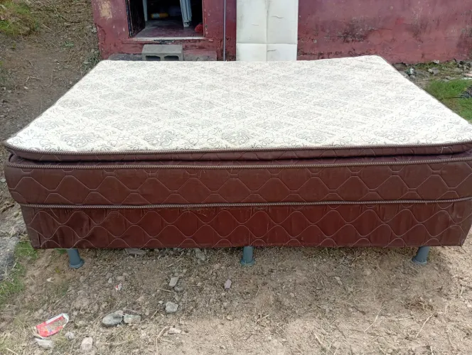 Colchão e base de casal