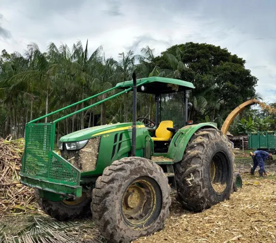 TRATOR JOHN DEERE 5090E