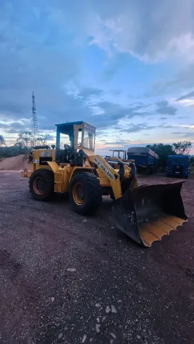 Pá-carregadeira New Holland 12B