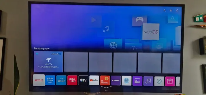 Vende-se uma excelente TV LG de 50 polegadas, 4k, LED.