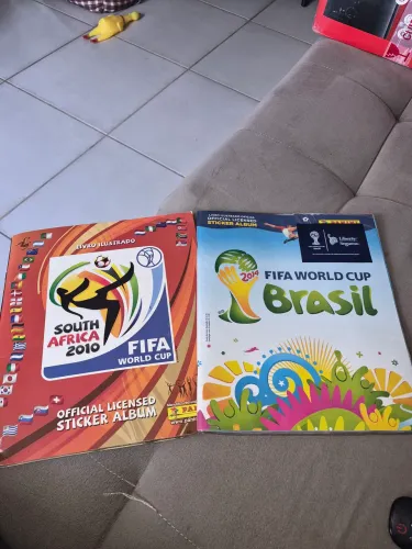Álbum Copa do Mundo 2010 e 2014 completo.