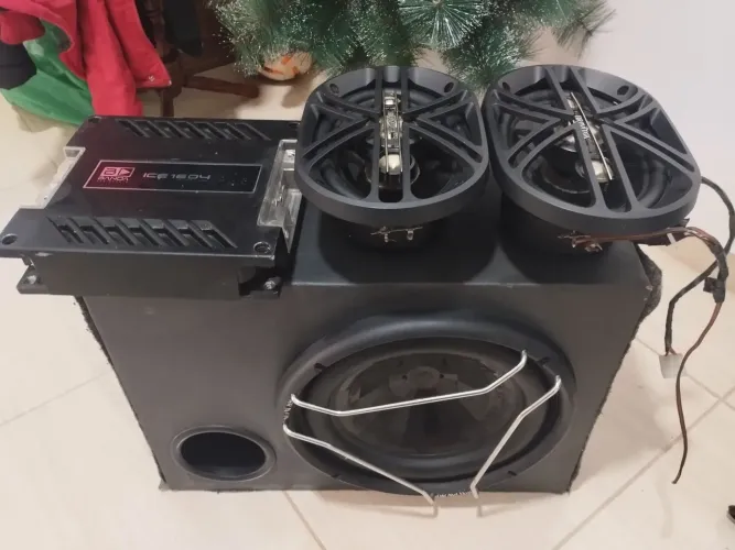 Vendo caixa de som com falante Bravox, módulo Banda Ice e par de 6x9 Bravox