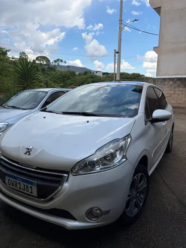 Peugeot 208 Griffe 1.6 Flex 16V 5P Aut. 2014