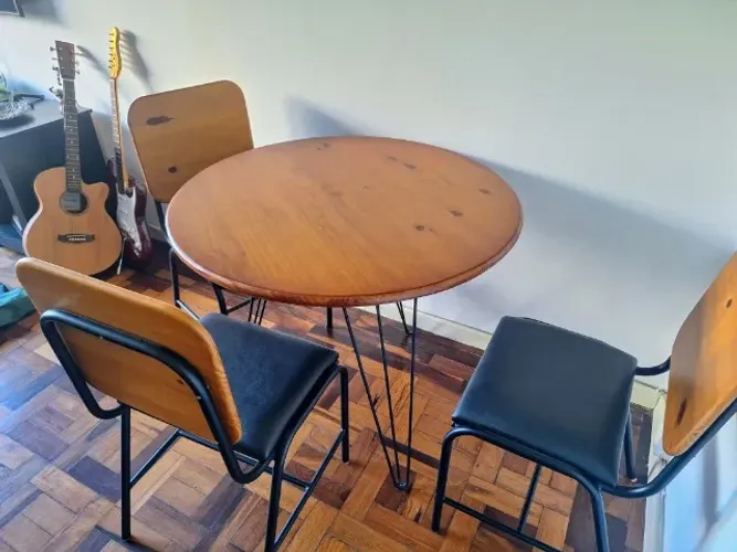 Mesa de Jantar Verken + 3 Cadeiras (Como Nova!)