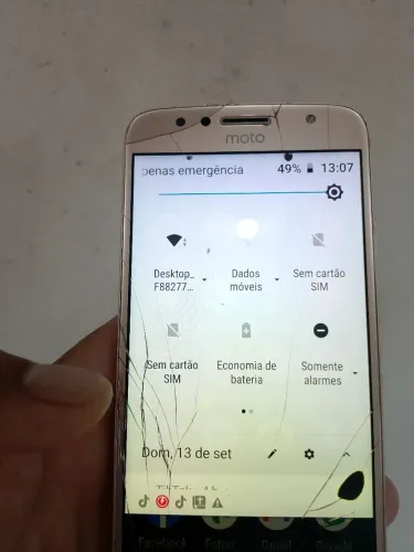 Vendo celular Motorola G5s plus precisa trocar a tela se quiser a bateria está meia vida