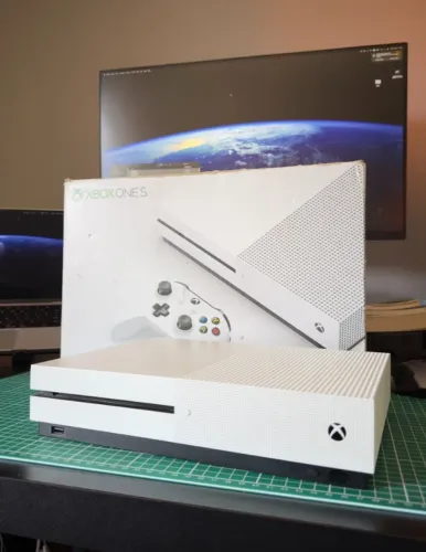 Xbox One S 1TB + Controle Original + Caixa | Leitor Blu-ray 4K