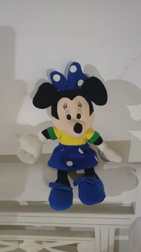 Pelúcia Minie Brasil 32 cm em perfeito estado.