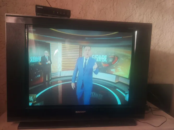 Tv de tubo com conversor muito boa