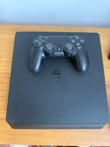 PS4 Slim 500GB + Controle Original - COM DEFEITO / PARA CONSERTO