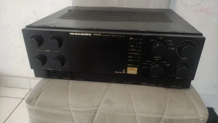 Amplificador marantz modelo PM 64.