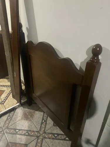 Cama solteirão em madeira