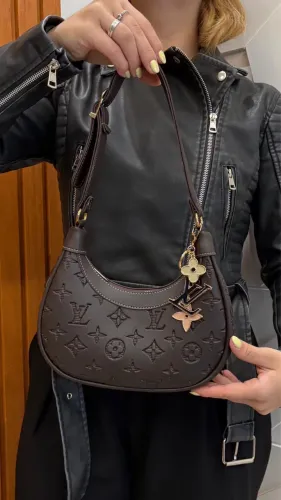 Bolsa inspiração LV meia lua