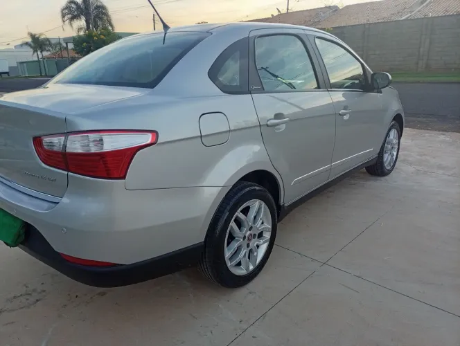 Fiat Grand Siena Essence Dual. 1.6 Flex 16V 2016