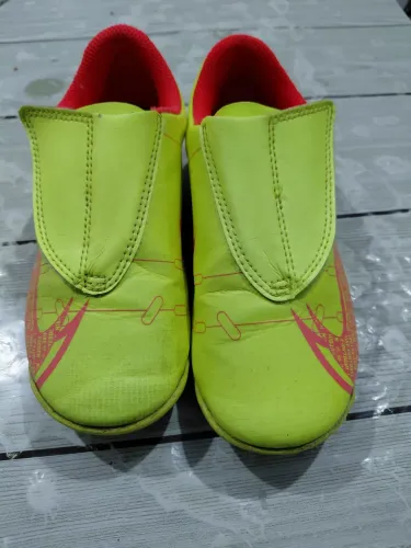 Chuteira oficial Nike tamanho 29 