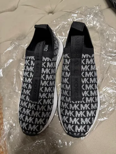 Vendo Tênis Michael Kors novo $600