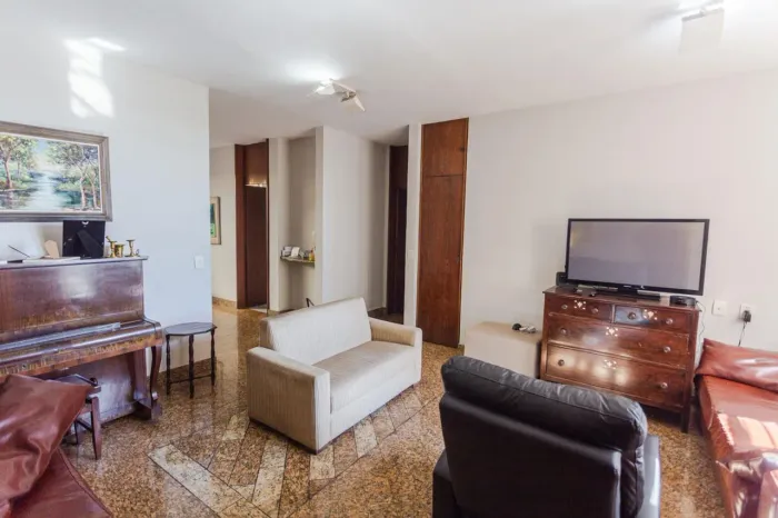 Casa à Venda - São Lucas, 6 Quartos, 468 m2