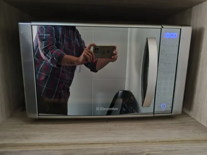 Microondas Elektrolux blue touch 31 litros