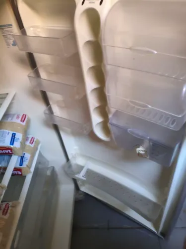 Estou vendendo a geladeira está boa