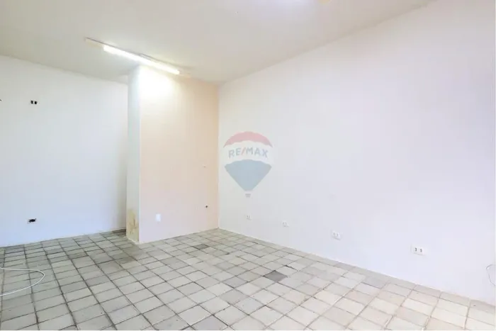 Loja com aproximadamente 35m quadrados no bairro dos Aflitos. Avenida Rosa e Silva