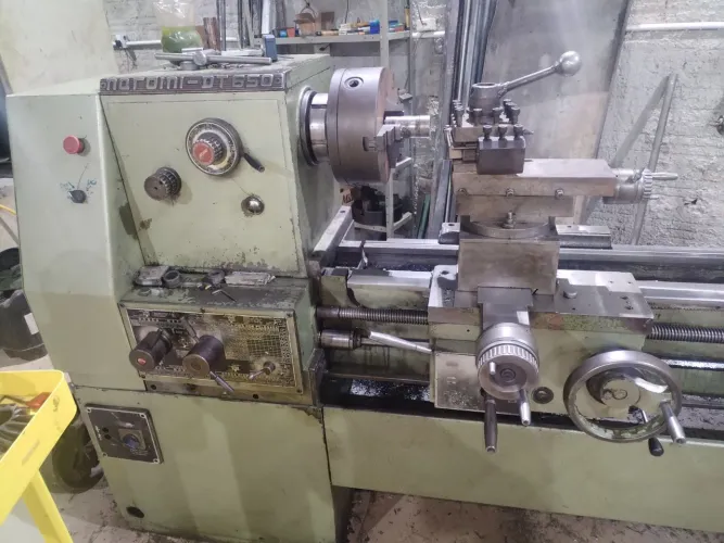 Torno mecânico Nardini DT650 x 2,2 metros - Carcaceiro 
