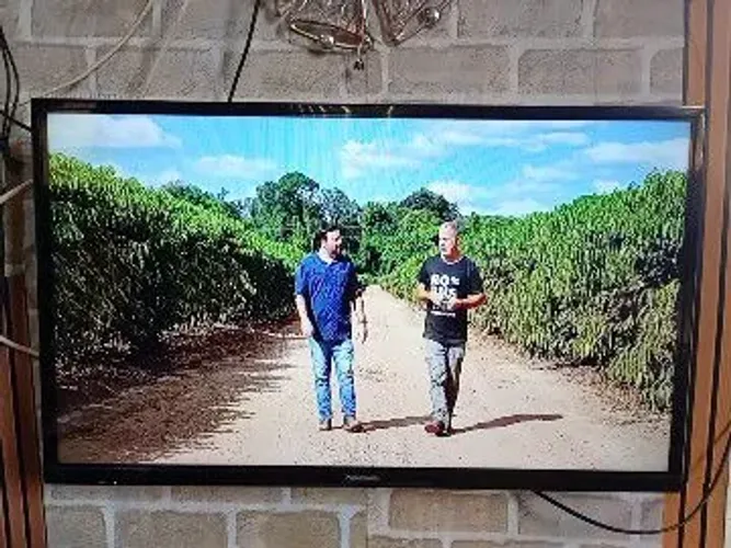 Vende-se uma televisão Panasonic de 32 polegadas