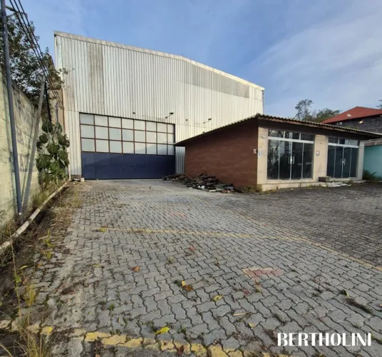 Galpão de 700 m² em uma das principais vias de Resende-RJ