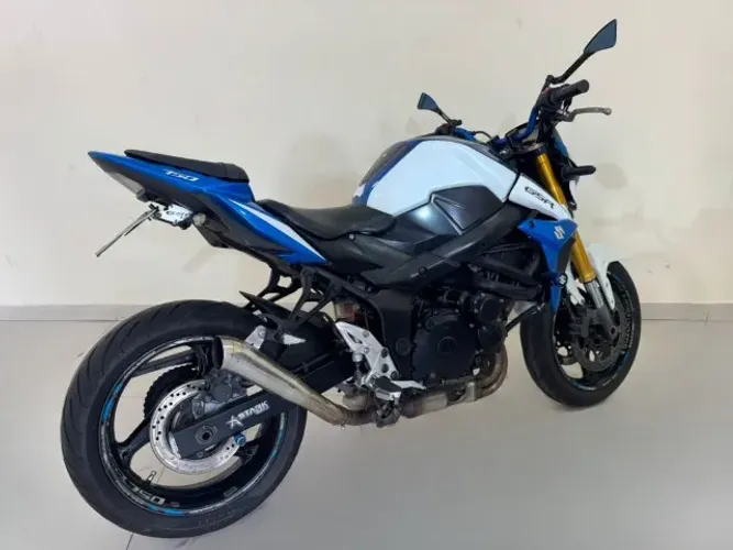 Suzuki GSR 750