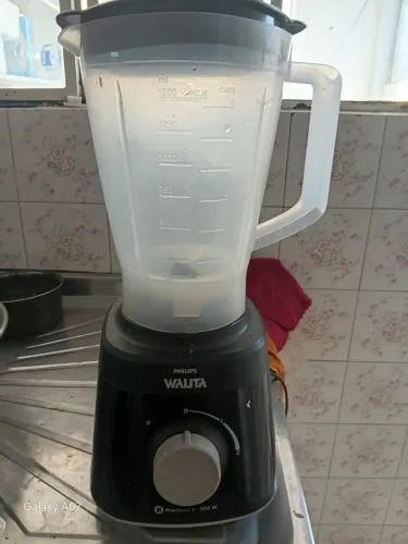 Vendo liquidificador,com defeito,para quem quer comprar para consertar e revender,preço à