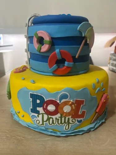 Vendo bolo fake Pool Party