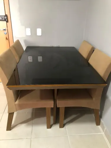 Mesa de Jantar 4 cadeiras (tampo de vidro)