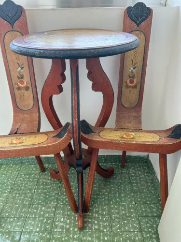 Mesa rústica artesanal de madeira para varanda