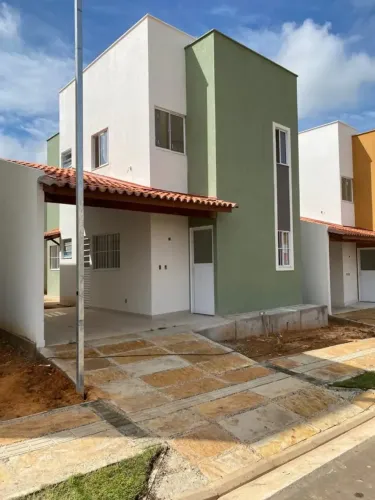 Sobrado para venda possui 93 metros quadrados com 3 quartos em Pedra Mole - Teresina - PI
