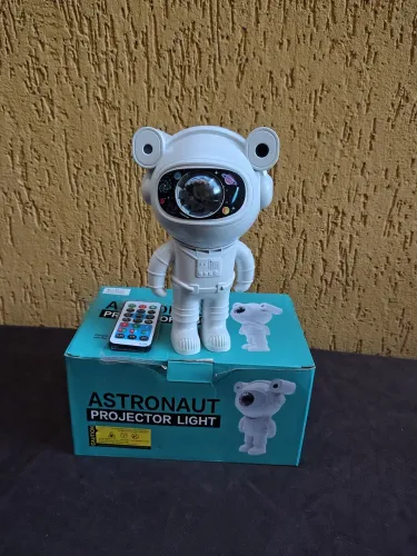 Luminária Projetor Astronauta Galáxia C/ Som Bluetooth (Completo na Caixa)