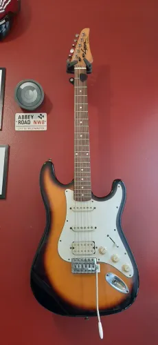 Guitarra Washburn Lyon Sunburst