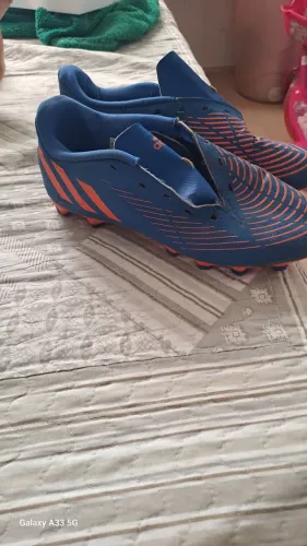 Vende-se chuteira adidas numero 37