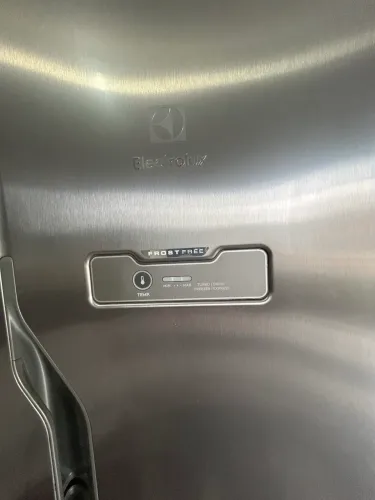 Geladeira Electrolux Inox 371 Litros 127V