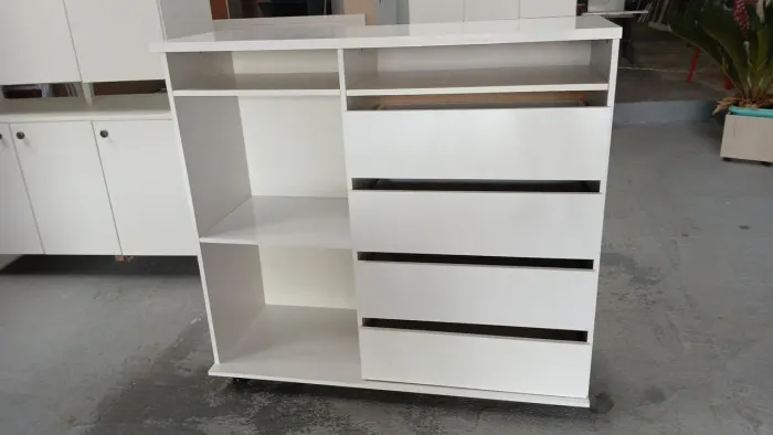 Comoda 4 gavetas em bom estado