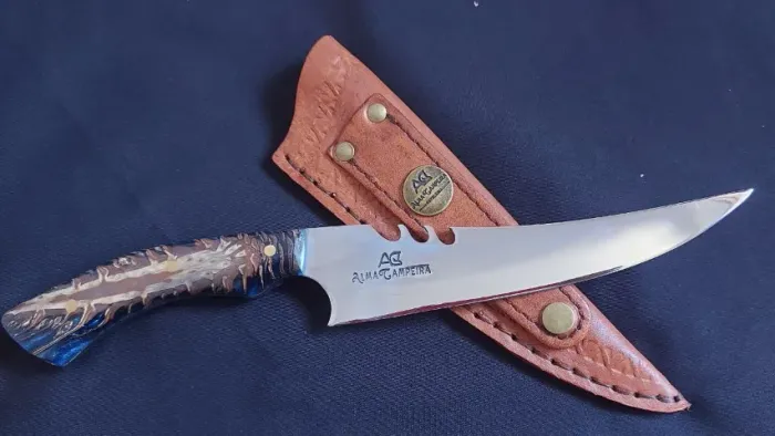Faca Skinner Aço 420C com Bainha de Couro Legítimo Costurada à Mão | 4 Cores