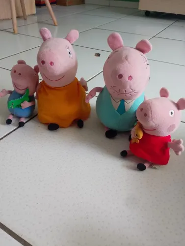 Pelúcia família Peppa pig