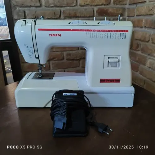 Vendo Máquina de Costura Yamata FY920