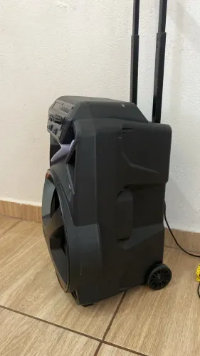 Caixa de som Samsung em estado bem conservado