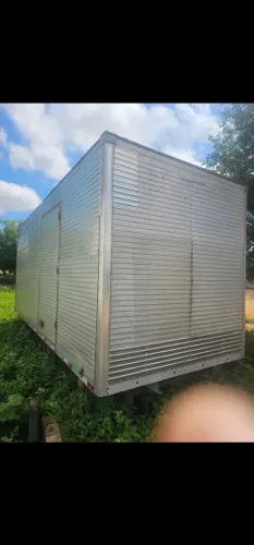 Baú Randon 5,50m x 2,40m piso em compensado