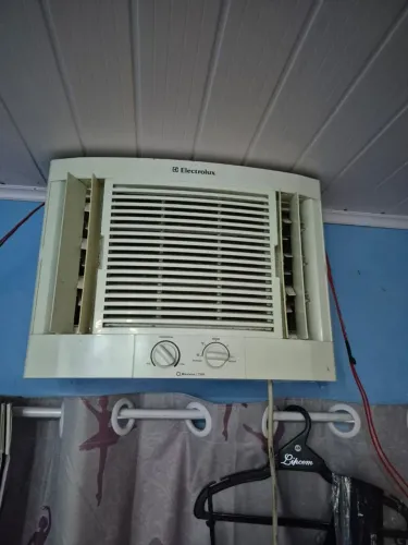 Ar 7500 BTUS  R$550 e ventilador de parede R$150