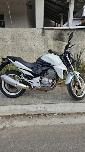 CB 300R 2014 Edição Limitada Branca - Preço de Repasse (Abaixo da Fipe)