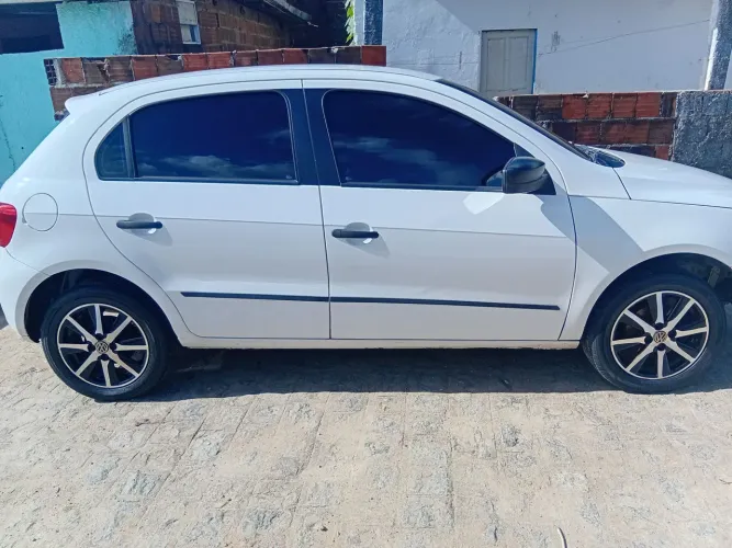 Rodão de liga leve, aceito troca em rodagem inferior a negociar.