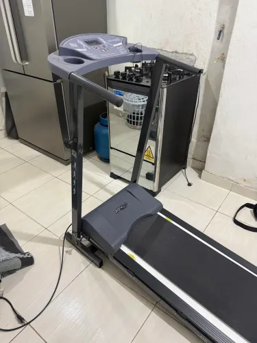Esteira Elétrica Dream Fitness Dr 1600 110v/220v Dobrável Preto 127/220v
