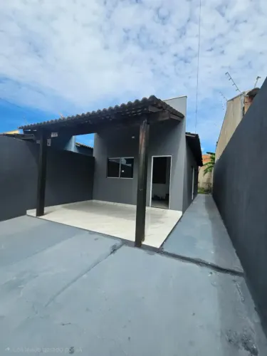Casa à venda em várzea grande região central com 2 quartos