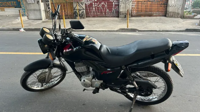 Vende-se Moto Fan 125 Preta